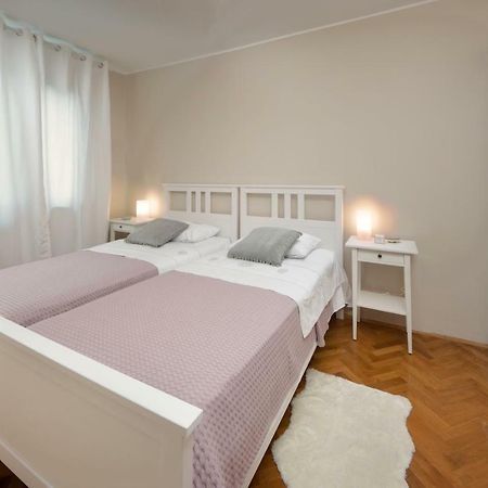Apartments Sasha Pula Exterior photo