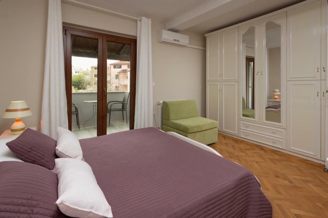 Apartments Sasha Pula Exterior photo
